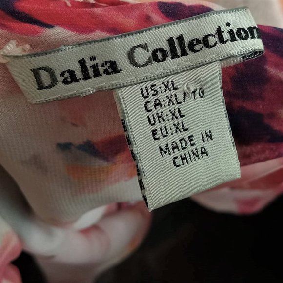 Dalia Collection | Pretty Floral Print Sleeveless Blouse - Picture 6 of 10